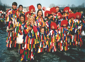 Die Spellplatzlumpenkids posieren vor der Kamera